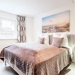 Apartman 2 Seasons, Six Senses