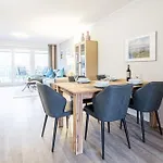 2 Seasons, Six Senses Apartman