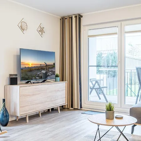 2 Seasons, Six Senses アパート