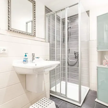 2 Seasons, Six Senses