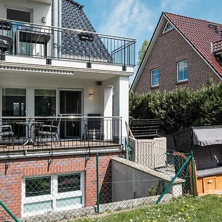 2 Seasons, Six Senses アパート