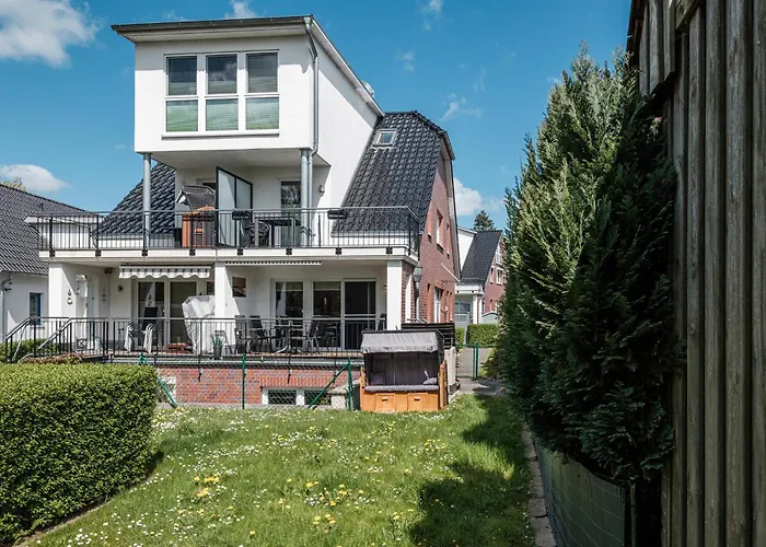 2 Seasons, Six Senses アパート